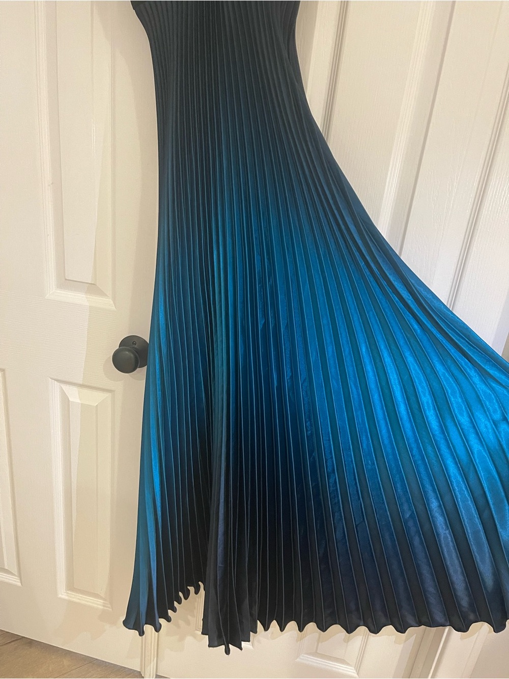 Aqua Elegant Pleated Gradient Maxi dress - blue Ombre size 2 - Picture 3 of 11